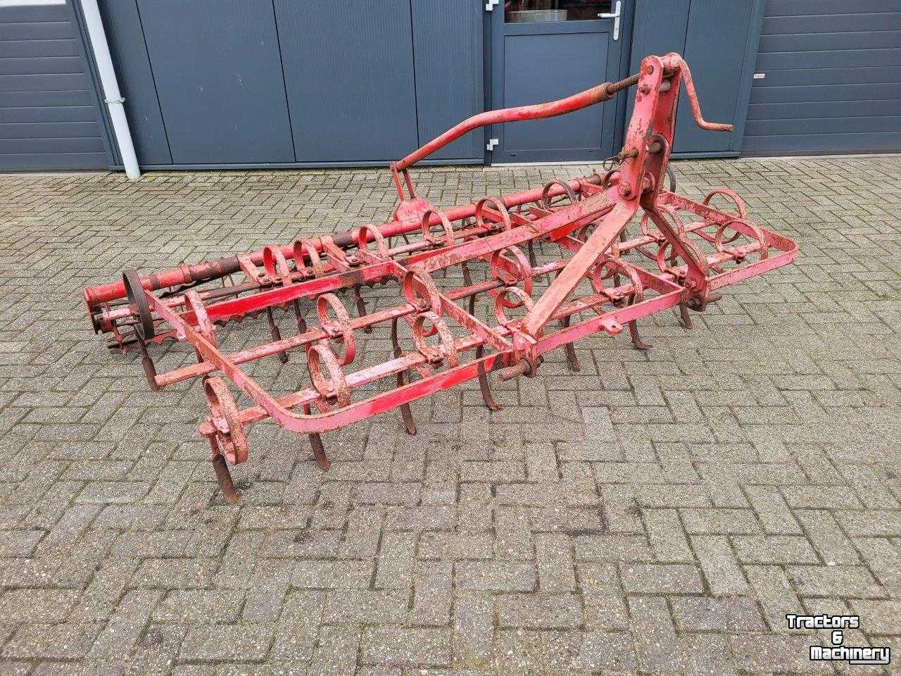  Triltand cultivator met rol